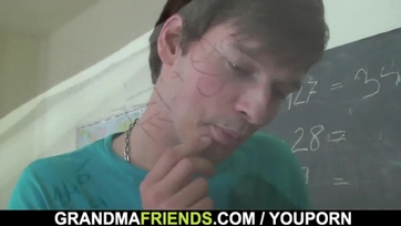 Vén tanárnő fiatal srácok faszát akarja Thumb