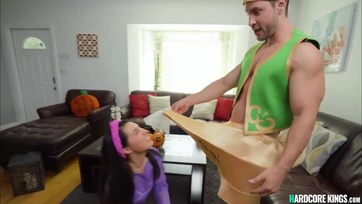 Kedves koreai tini bula kupakol egy jót Halloween-kor! Thumb
