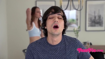 Kúrd meg a fincsi puncusomat , erre való egy valódi mostoha nővér ! Thumb