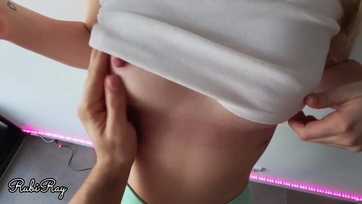 Begerjedt fitness cicababa kedveli szopogatni a péniszt és ha a tangabugyijába tüzelnek Thumb