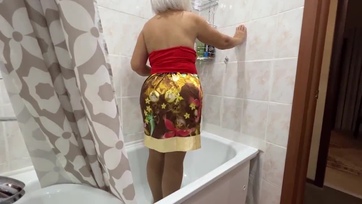 A szexmániás nagyseggű mostohamami igényli a giganagy virslit a segglyukába Thumb