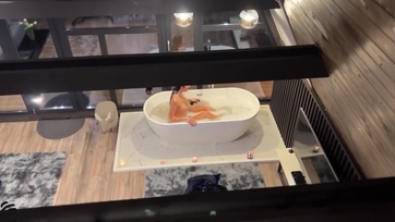 Leszívtam a kanom legjobb barátja szerszámát miután nyakon csípett masztizás közben felizgulva a kádban Thumb