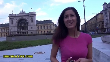 A dúskeblű magyar roma fruska felment a palival a lakására és megbaszatta vele a punciját Thumb