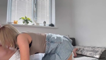 Egy mélyreható cida és egy durva ugrálás egy nagy popójú szőke anyukával Thumb