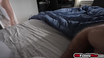 Beindult szőkehajú pipi nem bírta tovább fallosz nélkül úgyhogy megugrándozta a mostohabratyóját Thumb
