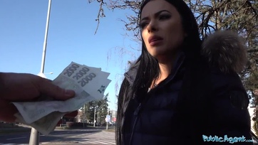 Becserkészték az utcán a szilikon cicis hazai cicát és egy kis zöldhasúért megkefélték a muffocskáját Thumb