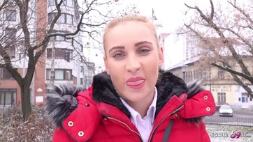 Felhívta magához az álügynök a sexy budapesti tini picsát és berakta a brokiját a punijába Thumb