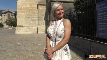 Faszéhes nagy dudájú milf anyuska a köztéren felcsípve aztán a pecóban keményen fingón dugva Thumb