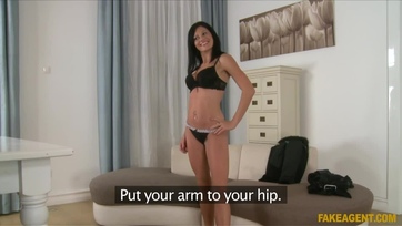 A 29 éves magyar származású milf ügyesen meglovagolta a falloszt a sex casting-en Thumb